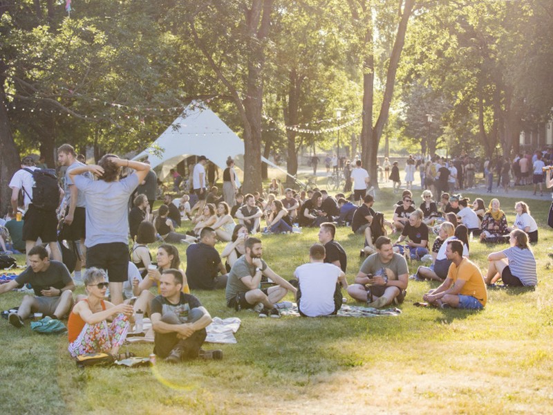 Besuchende auf dem Open Campus in Magdeburg.