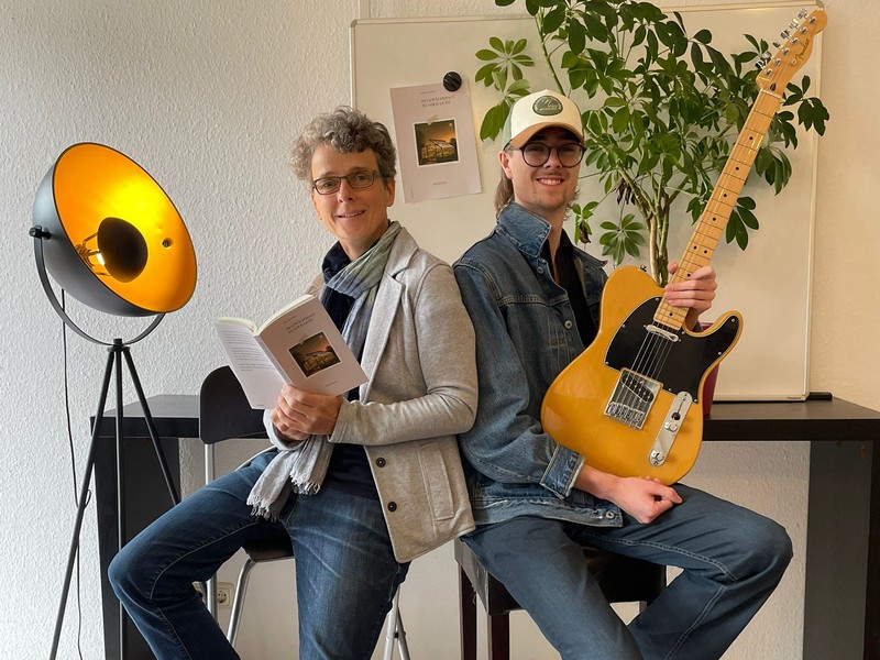 „Im Gewächshaus ist noch Licht“ – Nora Knappe liest, Edgar Voigtländer macht Musik