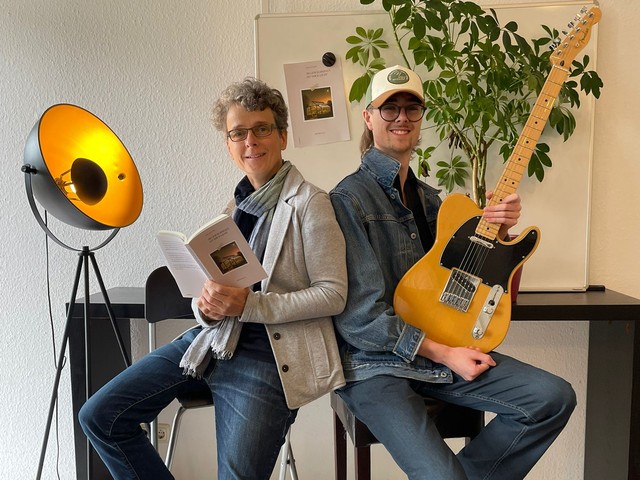 „Im Gewächshaus ist noch Licht“ – Nora Knappe liest, Edgar Voigtländer macht Musik
