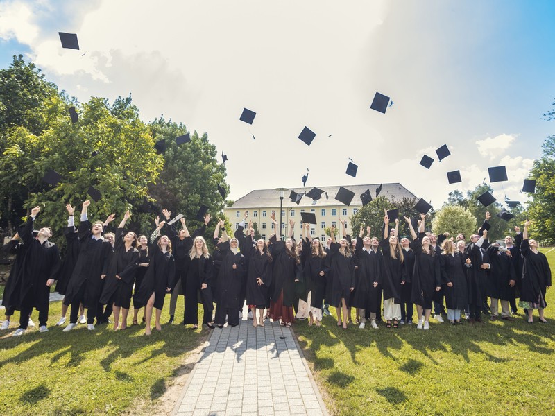 Farewell ceremony for graduates of the Faculty of Business 2025