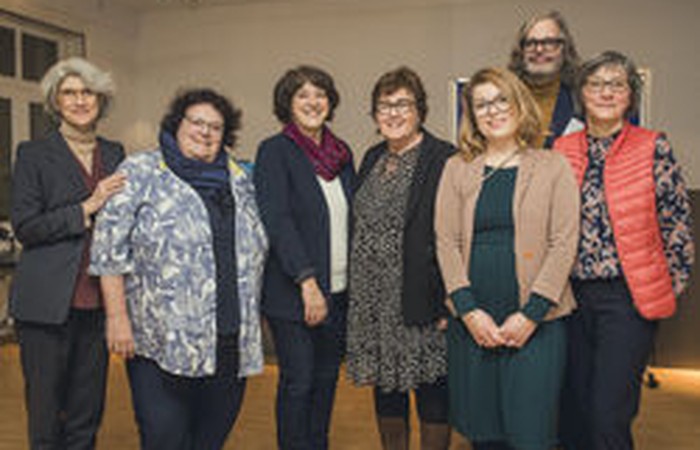 Foto des Teams des Kompetenzzentrums Inklusive Bildung (KIB) und der Hochschulrektorin.