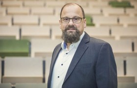 Prof Dr Daniel Bachmann (WUBS) receives teaching award
