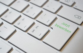 Stellenausschreibung: Gebärdensprachdolmetscher:in