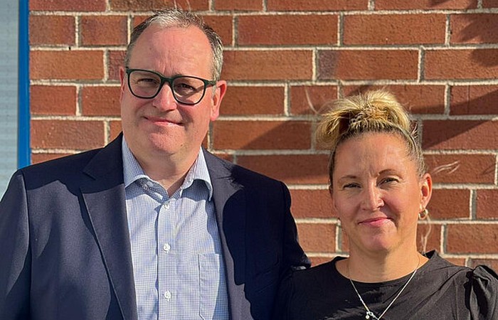 Foto von den Absolvent- und Gründer:innen Martin Drewes und Martina Findling.