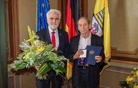 Bundesverdienstorden für Gründungsrektor der Hochschule Magdeburg-Stendal