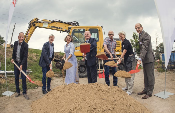 Rektorin der Hochschule, Minister Thomas Webel, sowie Oberbürgermeister von Stendal bei Baubeginn der neuen Haltestelle am Standort Stendal.