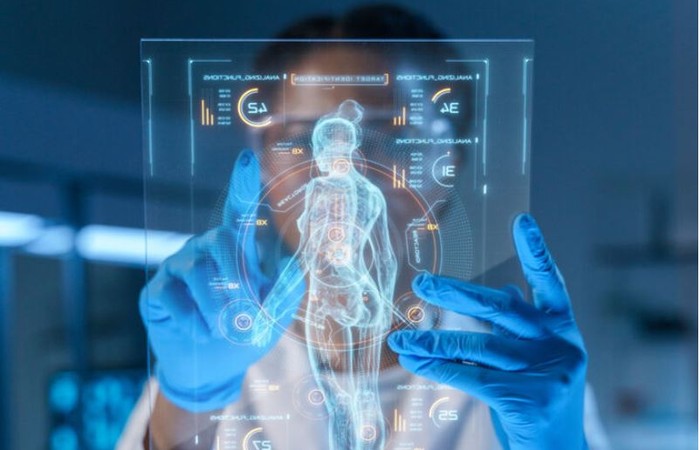 Grafik mit digitaler Darstellung von Vitalwerten und einer Forscher:in.