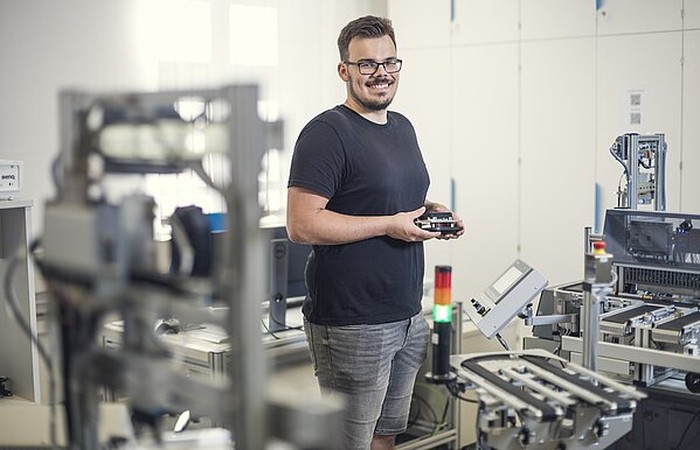 Foto des Studierenden Robert Prigge im Labor.